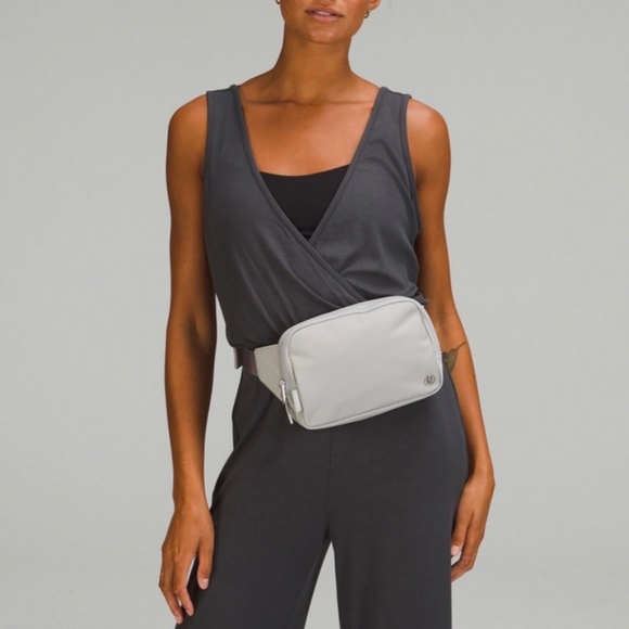 LARGE Everywhere Belt Bag - SILVER DROP - Picture 4 of 5